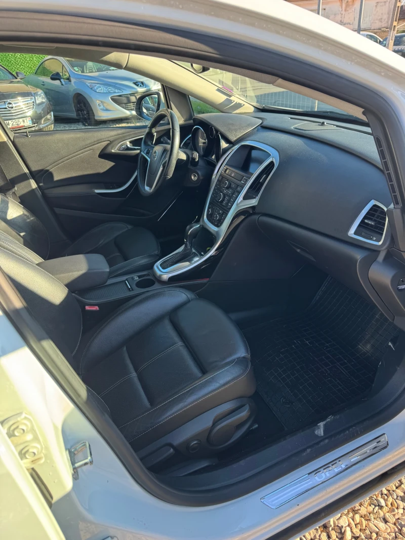 Opel Astra 2.0CDTi / Кожа / Подгрев / Navi, снимка 9 - Автомобили и джипове - 52795626
