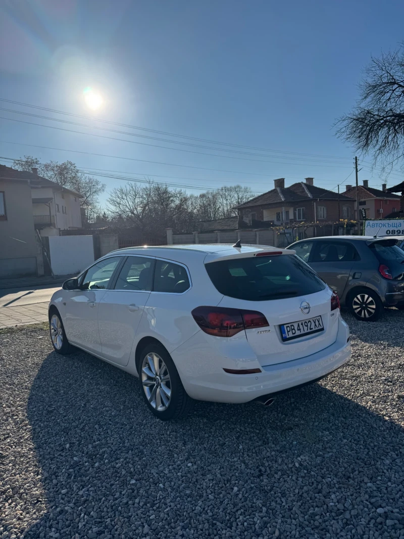Opel Astra 2.0CDTi / Кожа / Подгрев / Navi, снимка 3 - Автомобили и джипове - 52795626