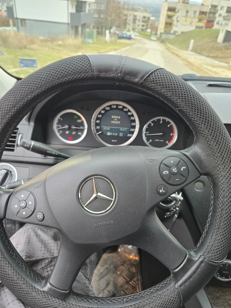 Mercedes-Benz C 220, снимка 15 - Автомобили и джипове - 52975498