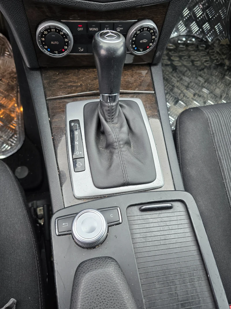 Mercedes-Benz C 220, снимка 13 - Автомобили и джипове - 52975498