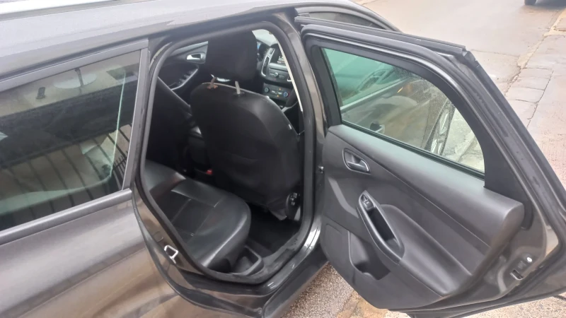 Ford Focus 1.5 120кс, снимка 6 - Автомобили и джипове - 53296335