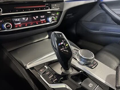 BMW 540 i XDRIVE M PACK* KEYLESS* ШИБИДАХ* ПОДГРЕВ* КАМЕРА, снимка 12 - Автомобили и джипове - 52750191