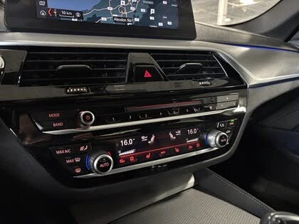 BMW 540 i XDRIVE M PACK* KEYLESS* ШИБИДАХ* ПОДГРЕВ* КАМЕРА, снимка 11 - Автомобили и джипове - 52750191