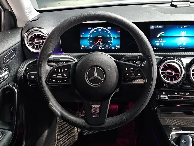 Mercedes-Benz A 220 DIGITAL, снимка 13 - Автомобили и джипове - 55740050
