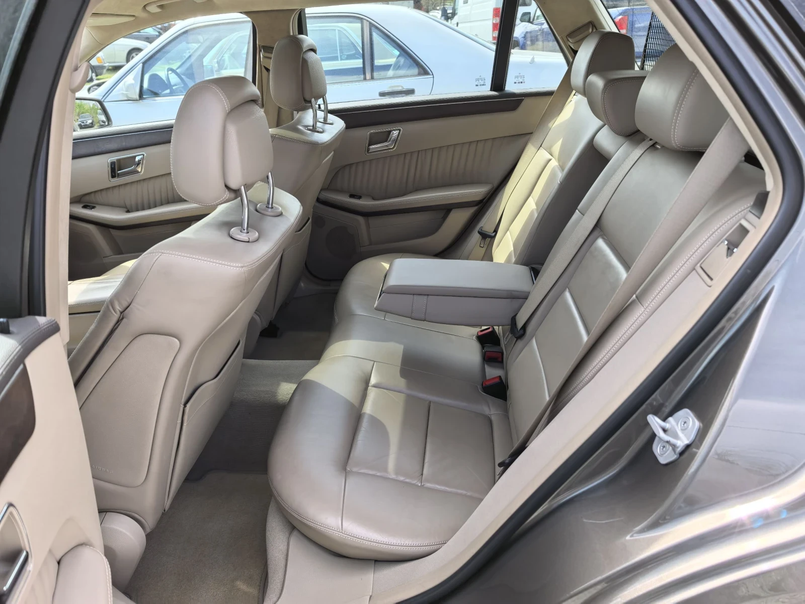 Mercedes-Benz E 350 CDI-265hp Avantgarde 4MATIC - изображение 10