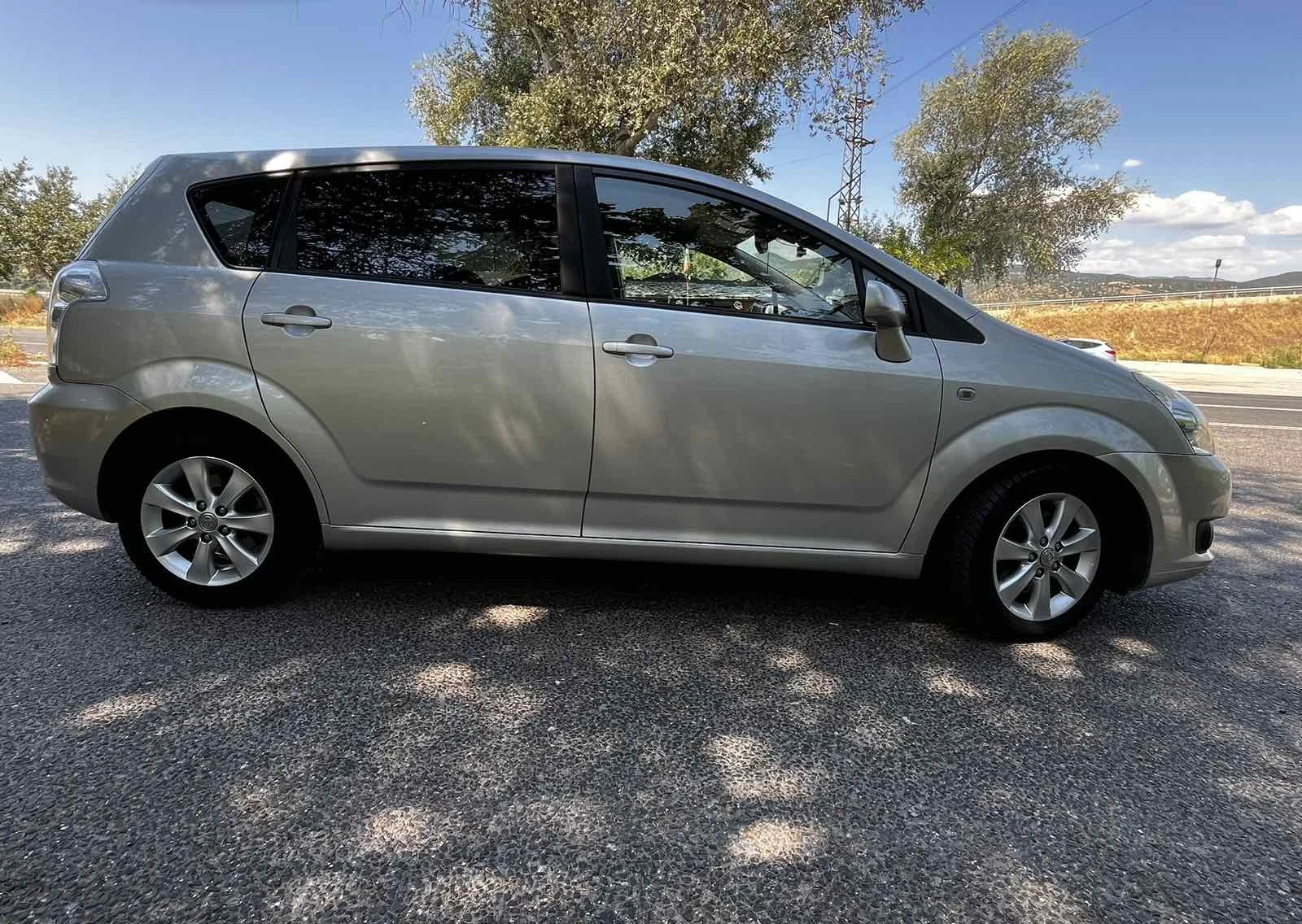 Toyota Corolla verso 2.2 D4D - изображение 4