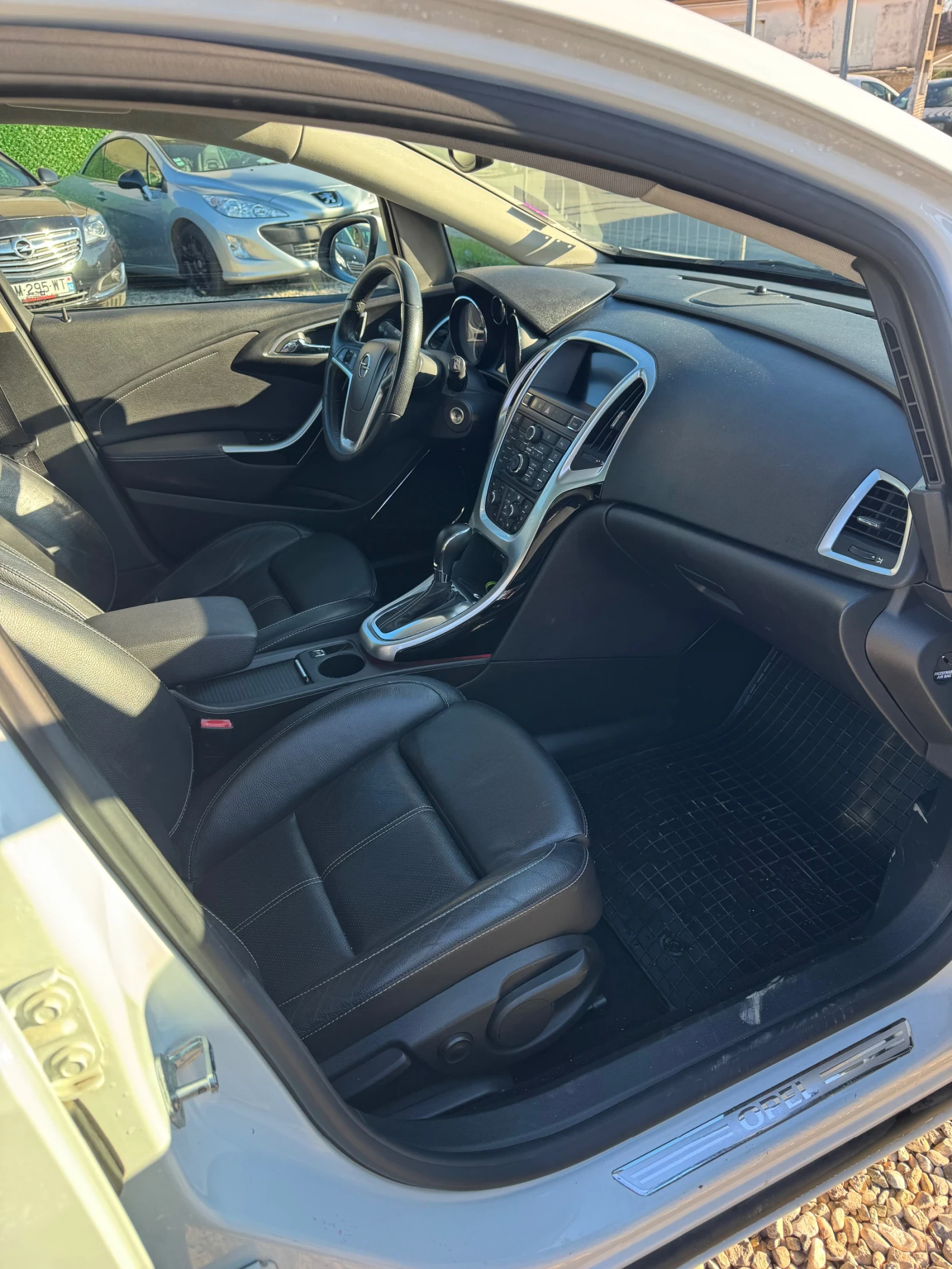 Opel Astra 2.0CDTi / Кожа / Подгрев / Navi - изображение 9