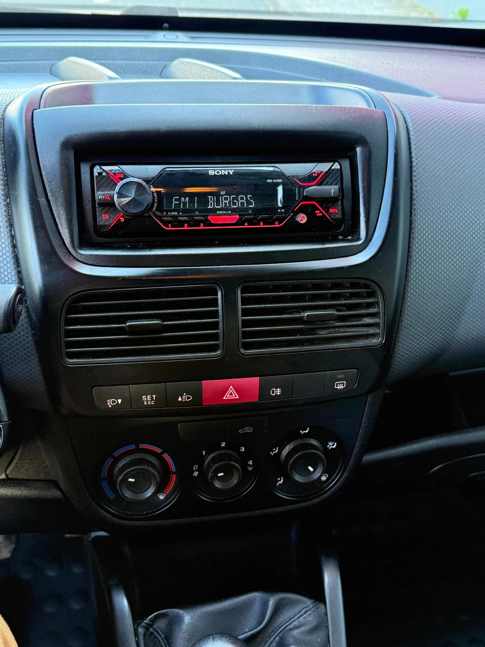 Fiat Doblo 1.3 multijet MAXI / 2 странични врати, снимка 13 - Автомобили и джипове - 54237648