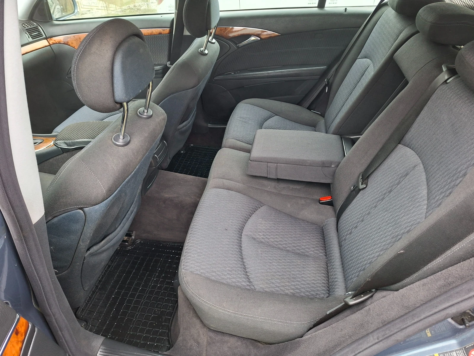 Mercedes-Benz E 320 CDI автоматик, снимка 13 - Автомобили и джипове - 54142042