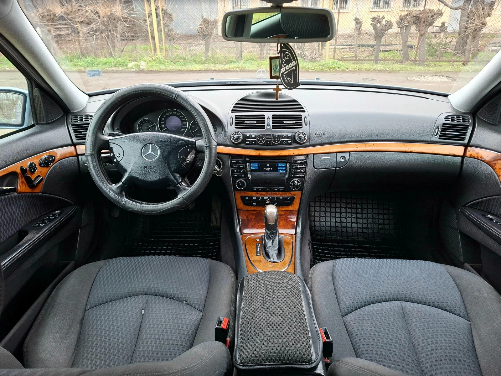 Mercedes-Benz E 320 CDI автоматик, снимка 14 - Автомобили и джипове - 54142042