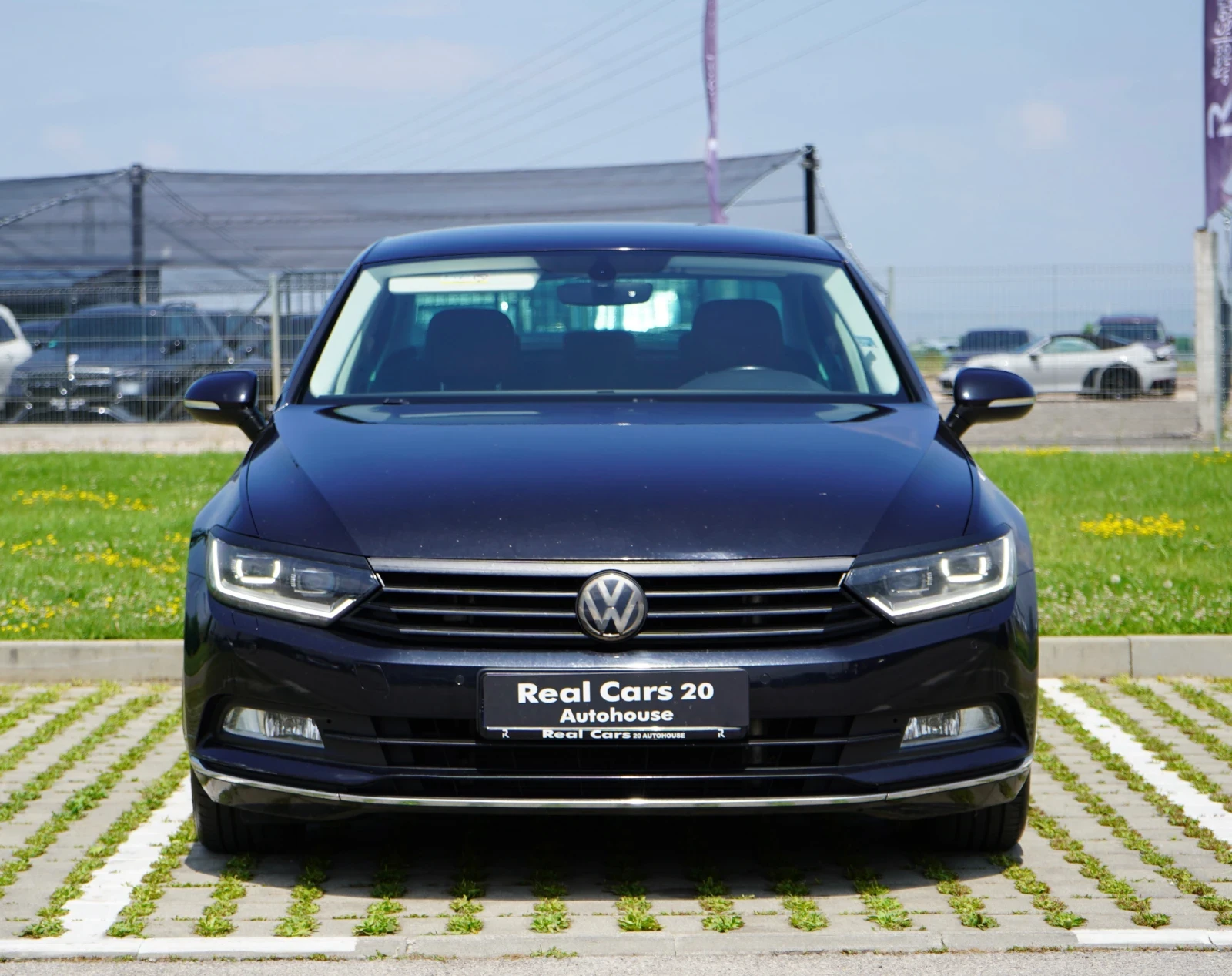 VW Passat 2.0 TDI* HIGHLINE* CAMERA* KEYLESS* РЕАЛНИ КИЛОМЕТ, снимка 2 - Автомобили и джипове - 55143459