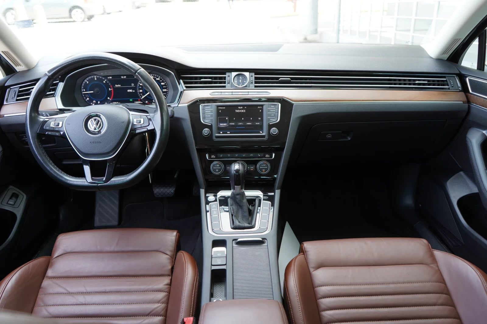 VW Passat 2.0 TDI* HIGHLINE* CAMERA* KEYLESS* РЕАЛНИ КИЛОМЕТ, снимка 14 - Автомобили и джипове - 55143459