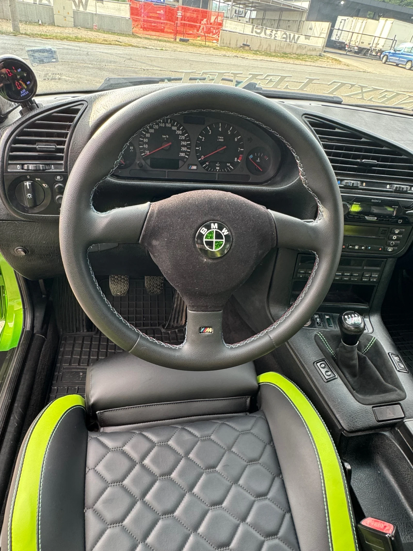 BMW 320, снимка 9 - Автомобили и джипове - 55326533