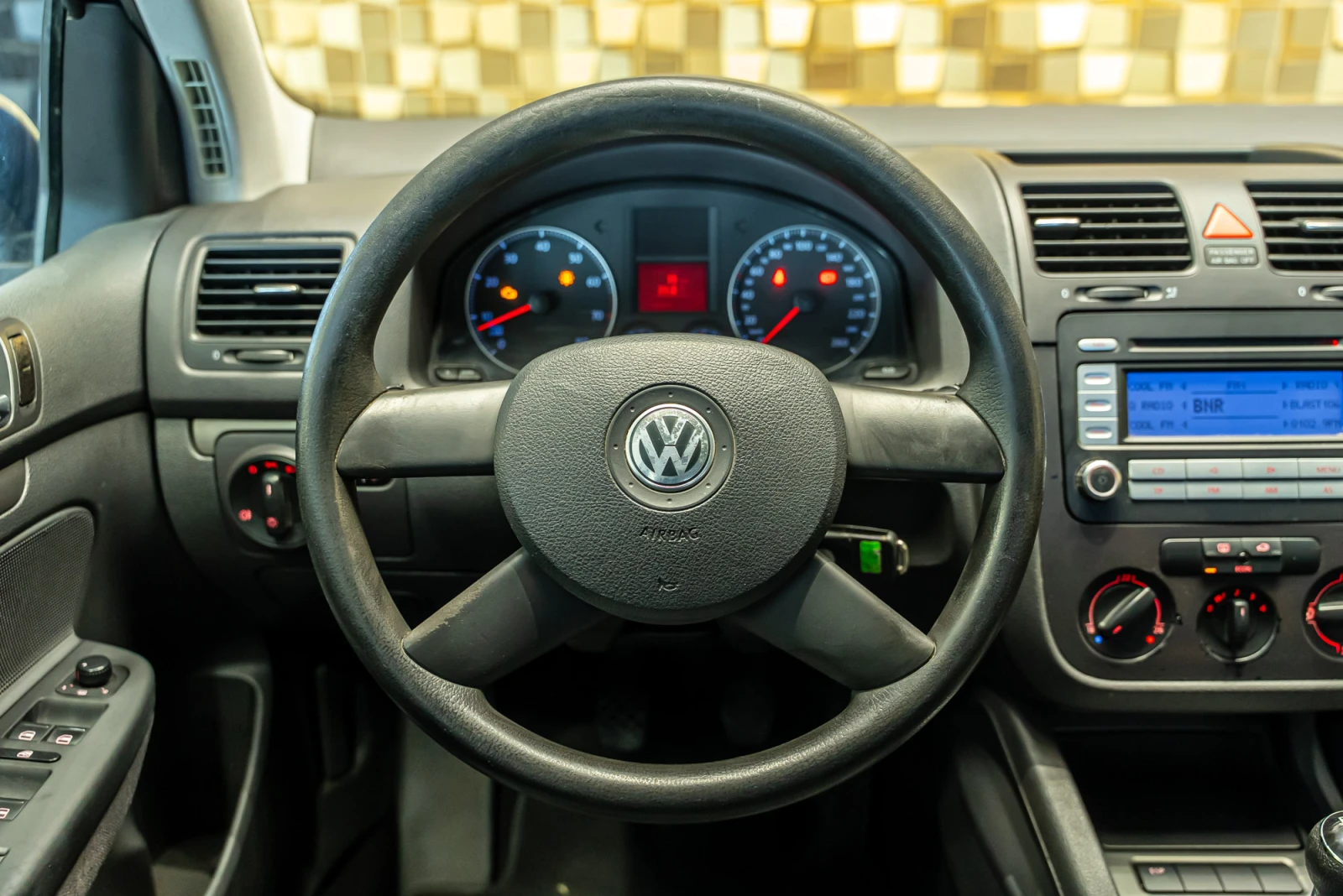 VW Golf V 1.6, снимка 10 - Автомобили и джипове - 55727530