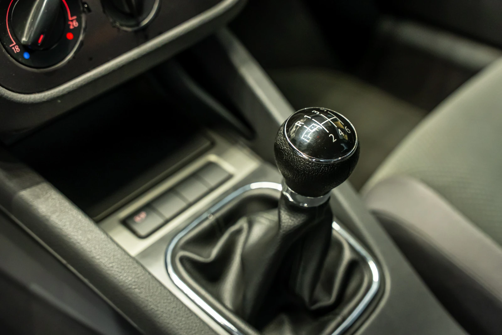 VW Golf V 1.6, снимка 13 - Автомобили и джипове - 55727530