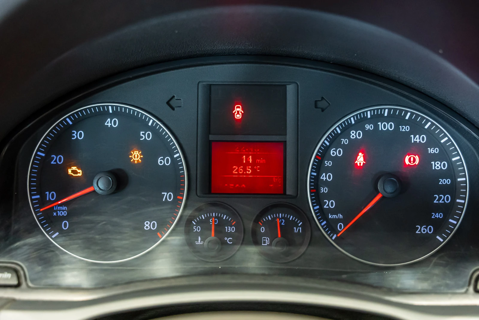 VW Golf V 1.6, снимка 11 - Автомобили и джипове - 55727530