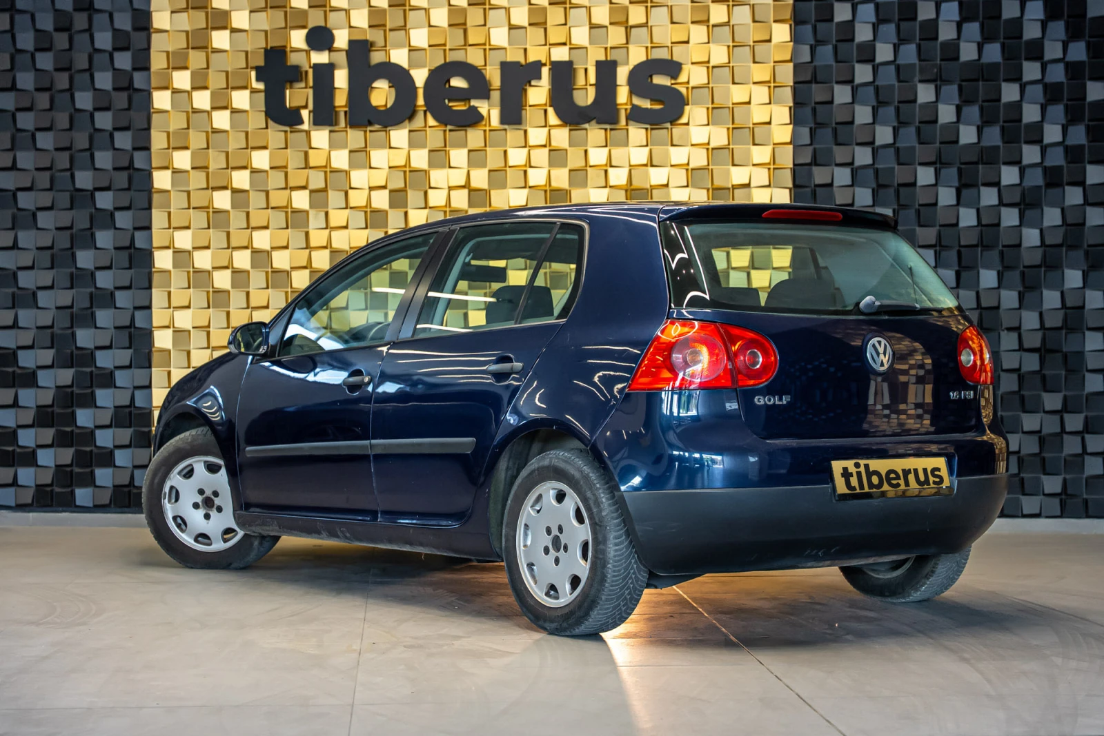VW Golf V 1.6, снимка 2 - Автомобили и джипове - 55727530