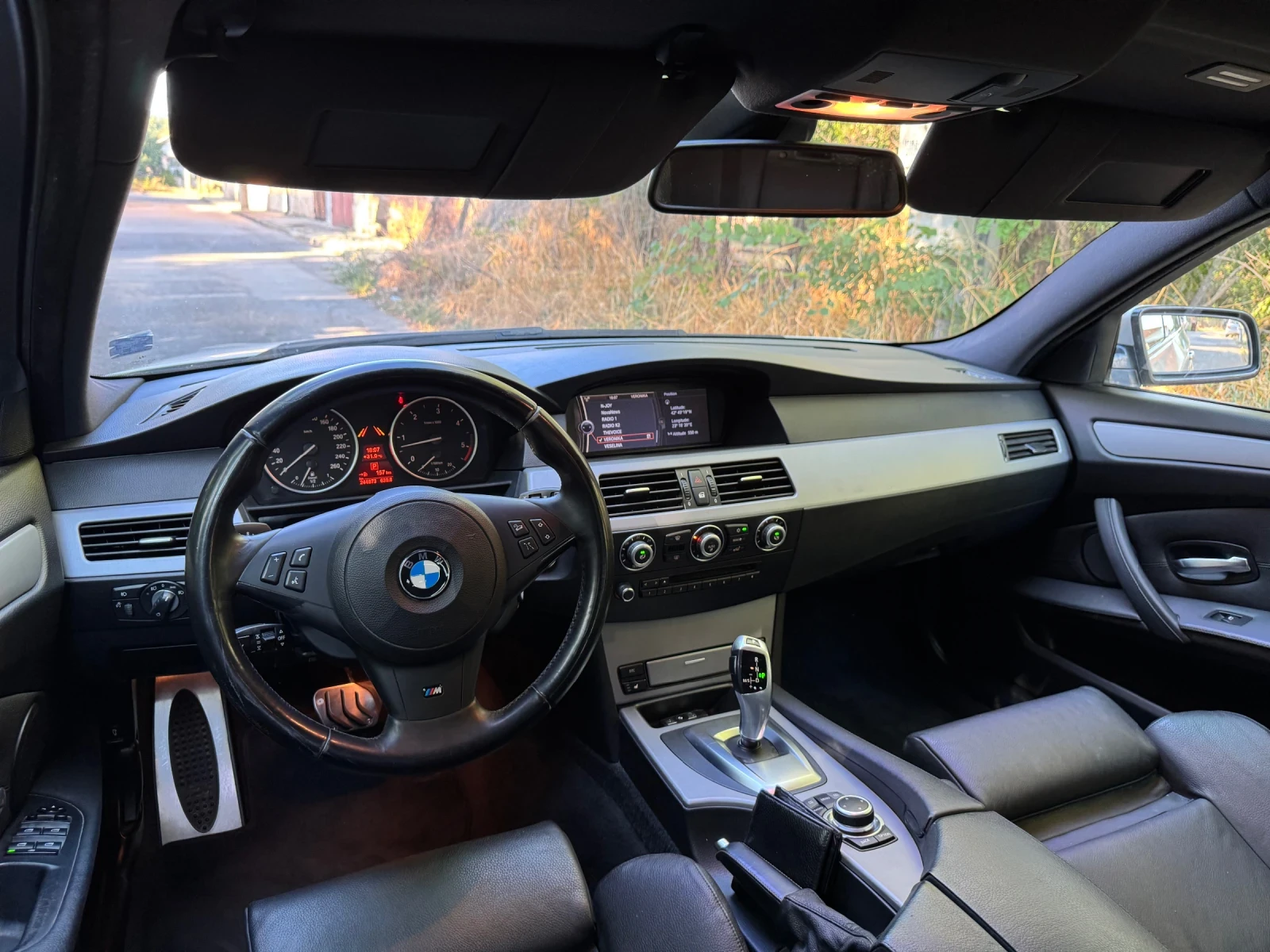 BMW 525 M-pack, Keyless, CIC, distr, Soft close, снимка 16 - Автомобили и джипове - 55782261