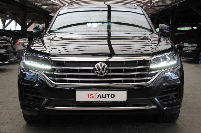 VW Touareg V8/RLine/Virtual/Distronic/Ambient/Pano/dYnAudio, снимка 1 - Автомобили и джипове - 47828252