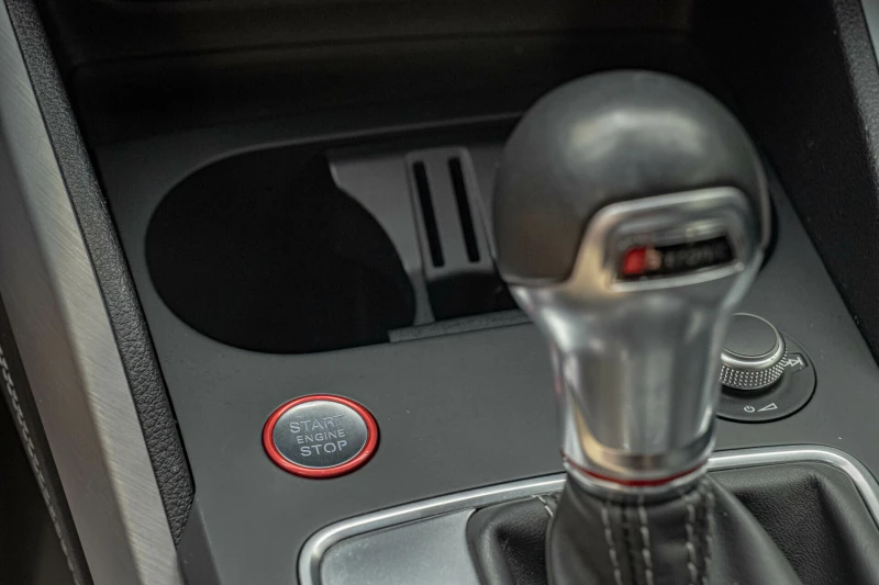 Audi Q2 SQ2/2.0TFSI/Bang&Olufsen/HuD/Virtual/Dist./Side As, снимка 13 - Автомобили и джипове - 51190521