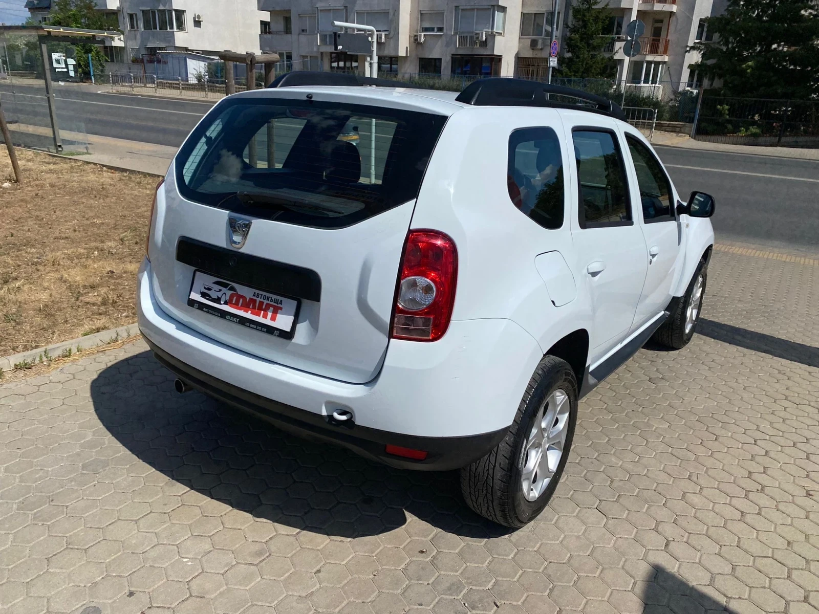 Dacia Duster 1.6i/4x4 - изображение 4