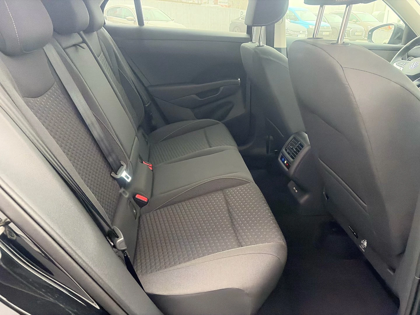 VW T-Roc Life 1.5 eTSI OPF DSG - изображение 8