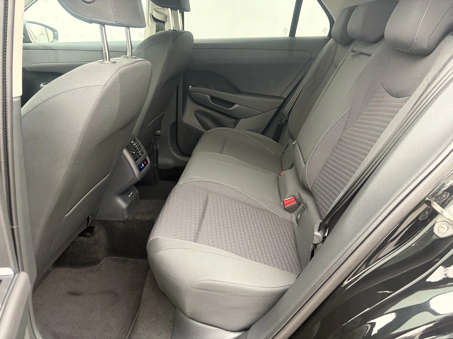 VW T-Roc Life 1.5 eTSI OPF DSG - изображение 7