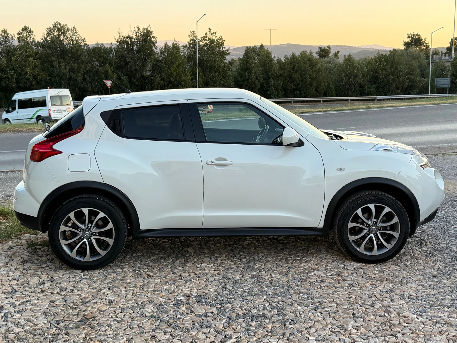 Nissan Juke TEKNA изпълнение, снимка 6 - Автомобили и джипове - 56020345