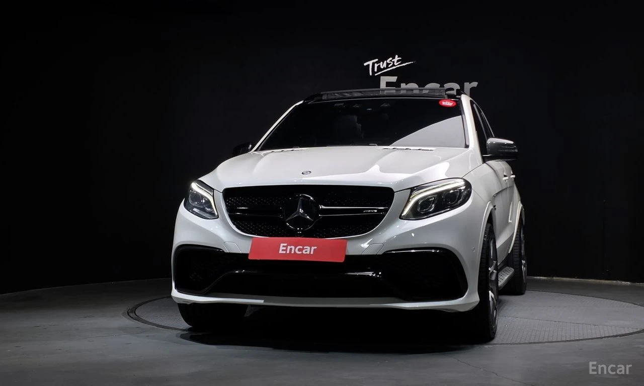 Mercedes-Benz GLE 63 AMG HARMON* KARDON* ОБДУХВАНЕ* ПАНОРАМА* МАСАЖ* КЕЙЛЕС, снимка 3 - Автомобили и джипове - 56120446