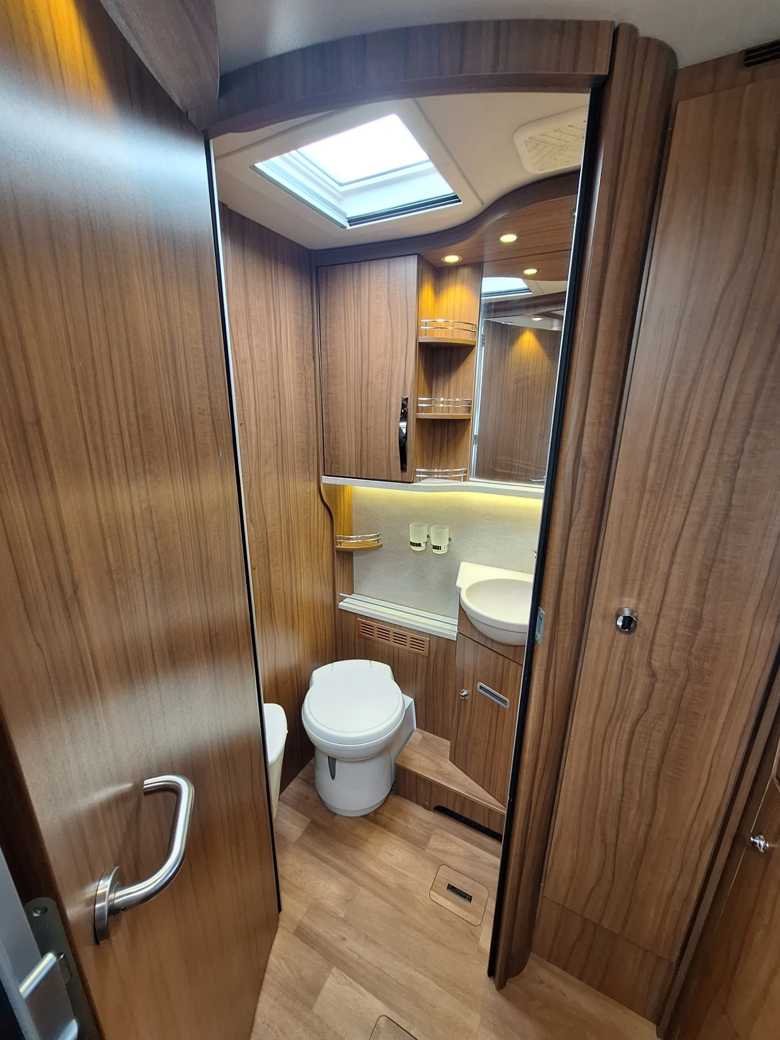 Кемпер HYMER / ERIBA B 678, снимка 10 - Каравани и кемпери - 54420576