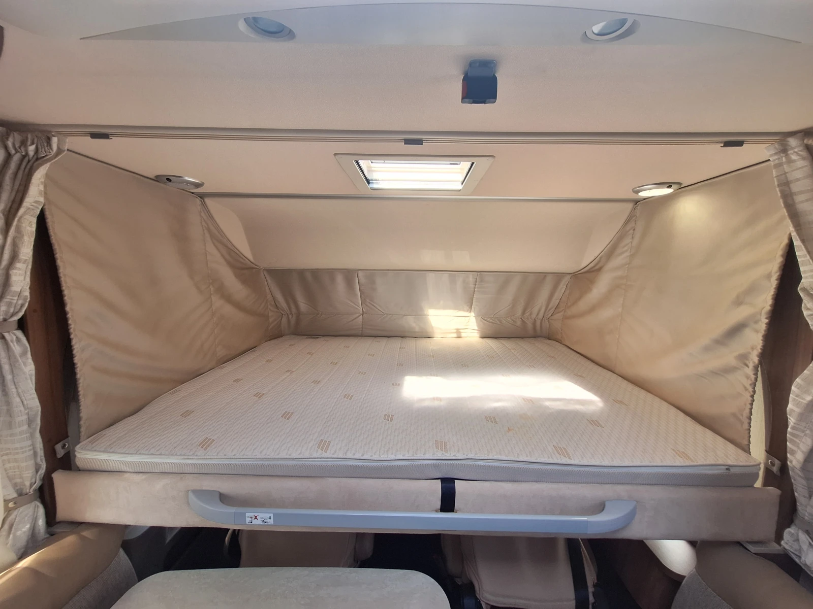 Кемпер HYMER / ERIBA B 678, снимка 15 - Каравани и кемпери - 54420576
