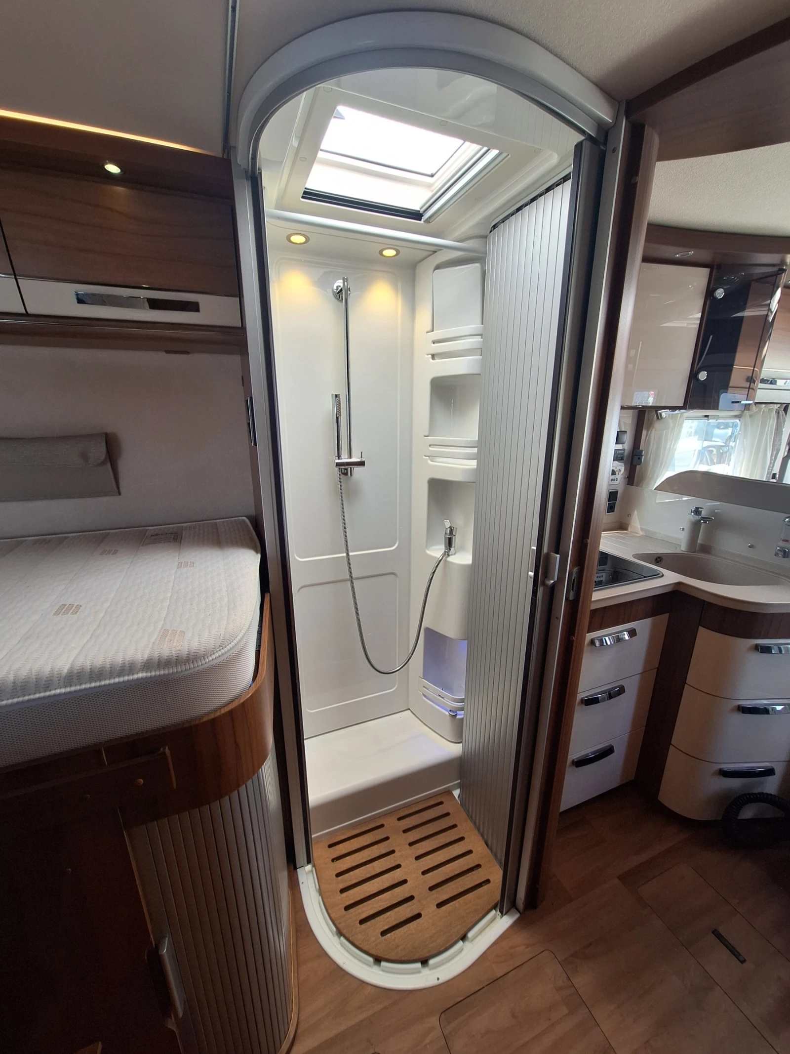 Кемпер HYMER / ERIBA B 678, снимка 9 - Каравани и кемпери - 54420576