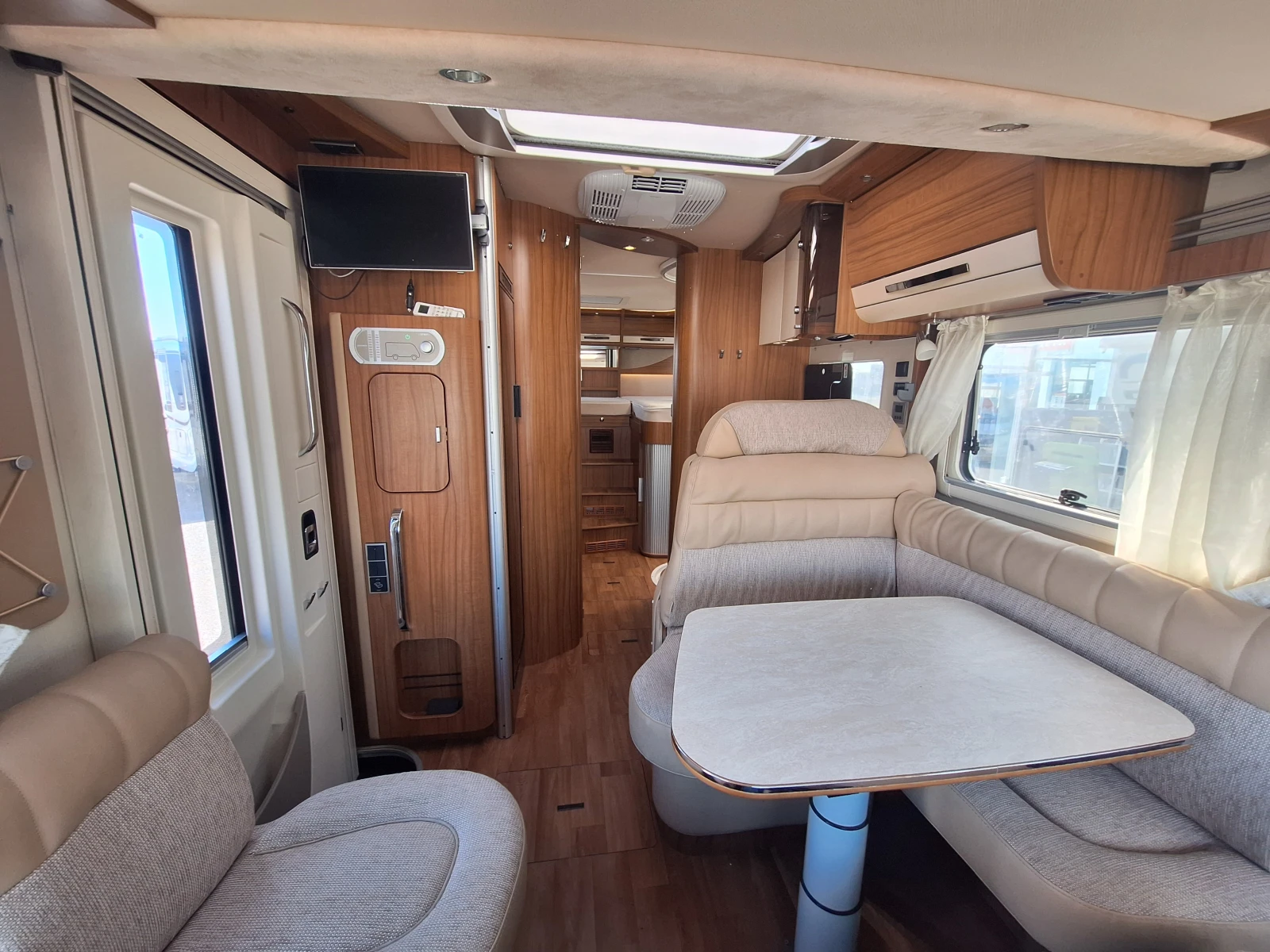 Кемпер HYMER / ERIBA B 678, снимка 16 - Каравани и кемпери - 54420576