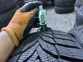 Гуми Зимни 215/55R17, снимка 4