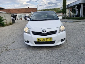 Toyota Verso 2.0D-4D Навигация, Панорама, 7 местна Фулл екстри , снимка 2