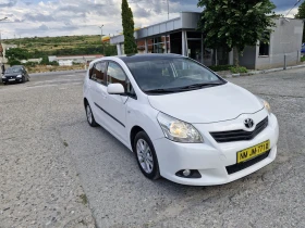 Toyota Verso 2.0D-4D Навигация, Панорама, 7 местна Фулл екстри , снимка 3