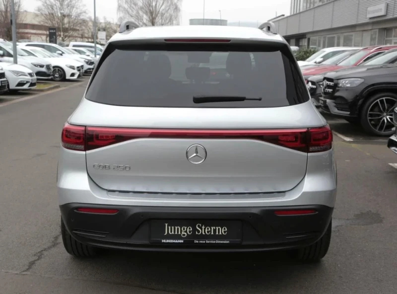 Mercedes-Benz EQB 250 Night Distr Kamera, снимка 3 - Автомобили и джипове - 52662980