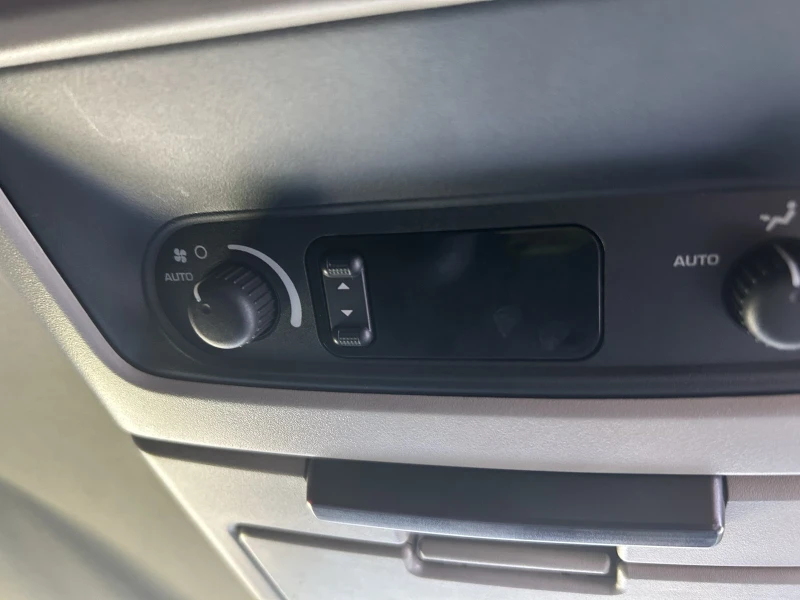 Chrysler Gr.voyager Limited XS, снимка 10 - Автомобили и джипове - 51727666