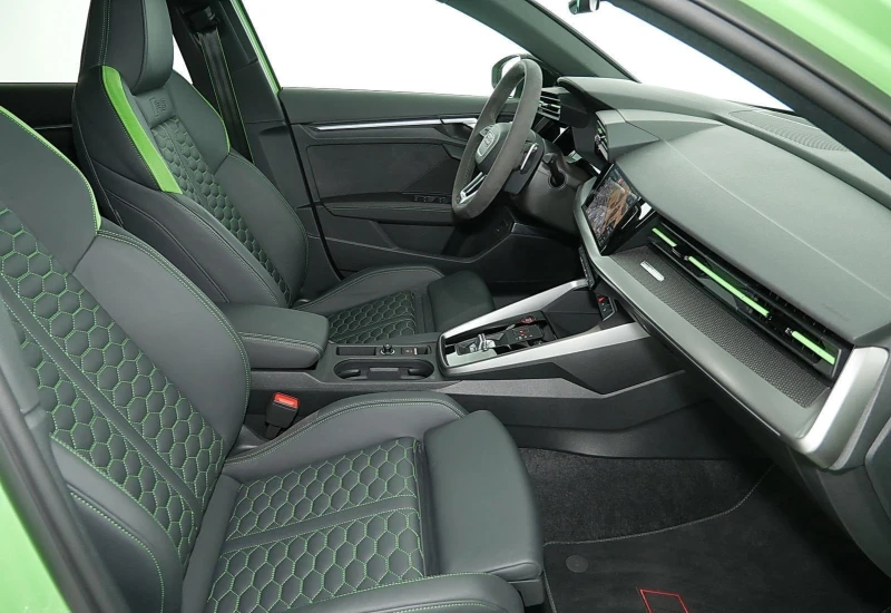 Audi Rs3 2.5 TFSI/CERAMIC/ DYNAMIC/B&O/ MATRIX/ BLACK OPTIC, снимка 13 - Автомобили и джипове - 51224009