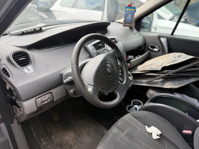 Renault Scenic, снимка 8 - Автомобили и джипове - 52009450