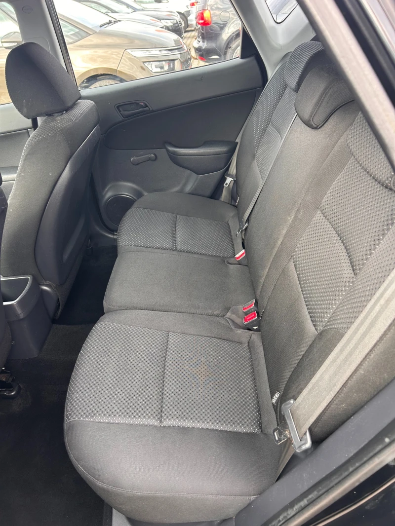 Hyundai I30 1.4i EURO 5, снимка 11 - Автомобили и джипове - 52037081