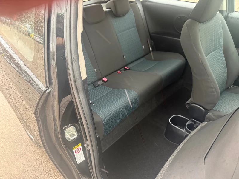 Toyota Yaris 1.0 VVTI, снимка 14 - Автомобили и джипове - 52322293