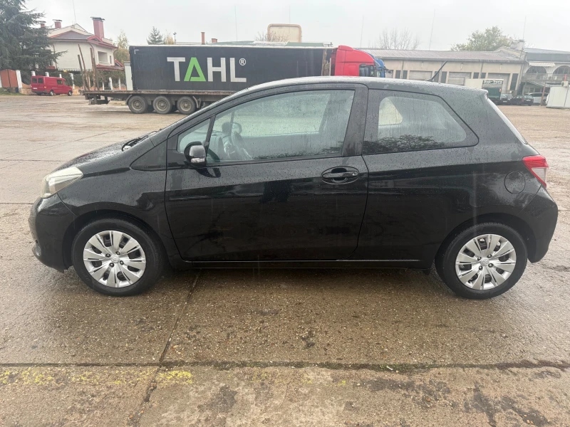 Toyota Yaris 1.0 VVTI, снимка 4 - Автомобили и джипове - 52322293