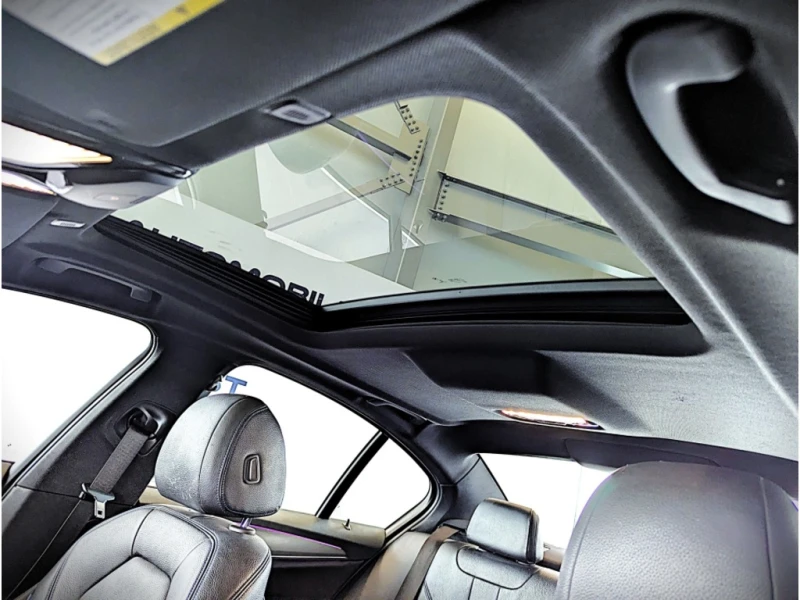 BMW 530E  xDrive* M Pack* Без инциденти* Keyless* Подгрев, снимка 9 - Автомобили и джипове - 52788794