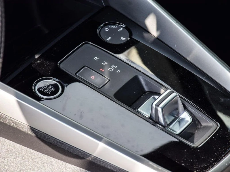 Audi A3 S-Line* HeadUp* АвтоКредит* (ЦЕНА ДО БГ), снимка 16 - Автомобили и джипове - 53224355