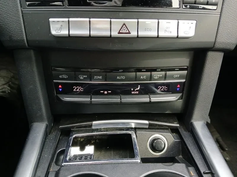 Mercedes-Benz E 250 Cdi 4Matic, снимка 17 - Автомобили и джипове - 53871380