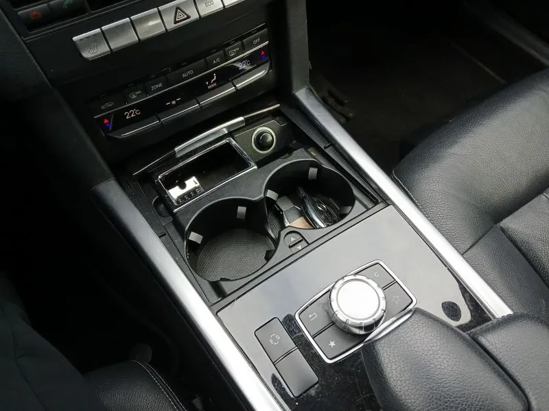 Mercedes-Benz E 250 Cdi 4Matic, снимка 8 - Автомобили и джипове - 53871380