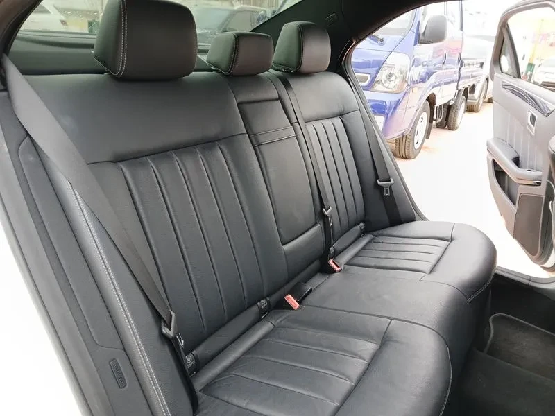 Mercedes-Benz E 250 Cdi 4Matic, снимка 11 - Автомобили и джипове - 53871380