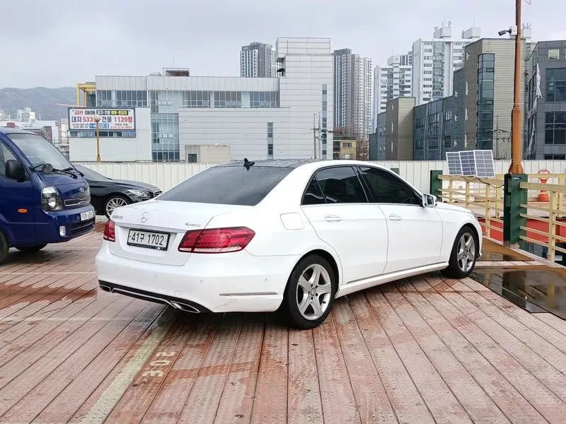 Mercedes-Benz E 250 Cdi 4Matic, снимка 4 - Автомобили и джипове - 53871380