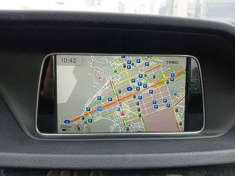 Mercedes-Benz E 250 Cdi 4Matic, снимка 14 - Автомобили и джипове - 53871380